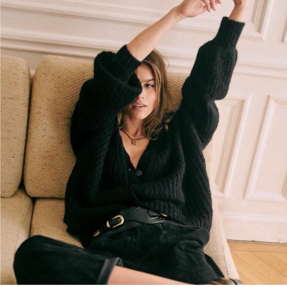 Sézane Achille Cardigan in Black Size M RARE
HARD TO FIND